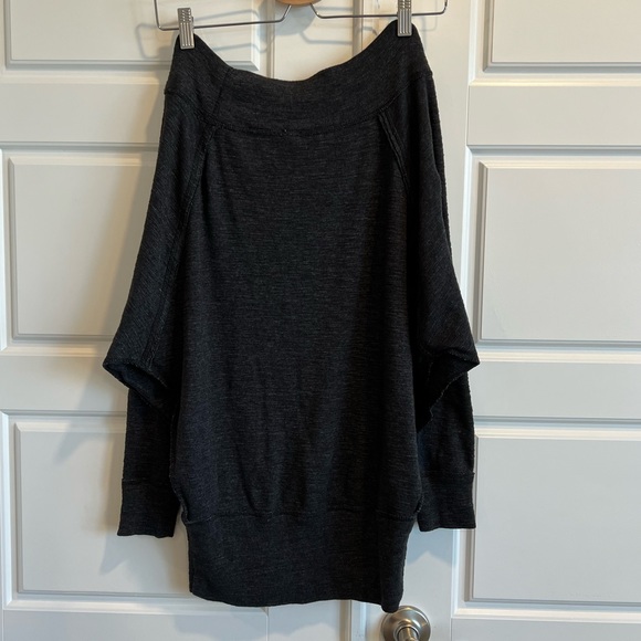 Free People Off The Shoulder Sweater - Picture 4 of 7